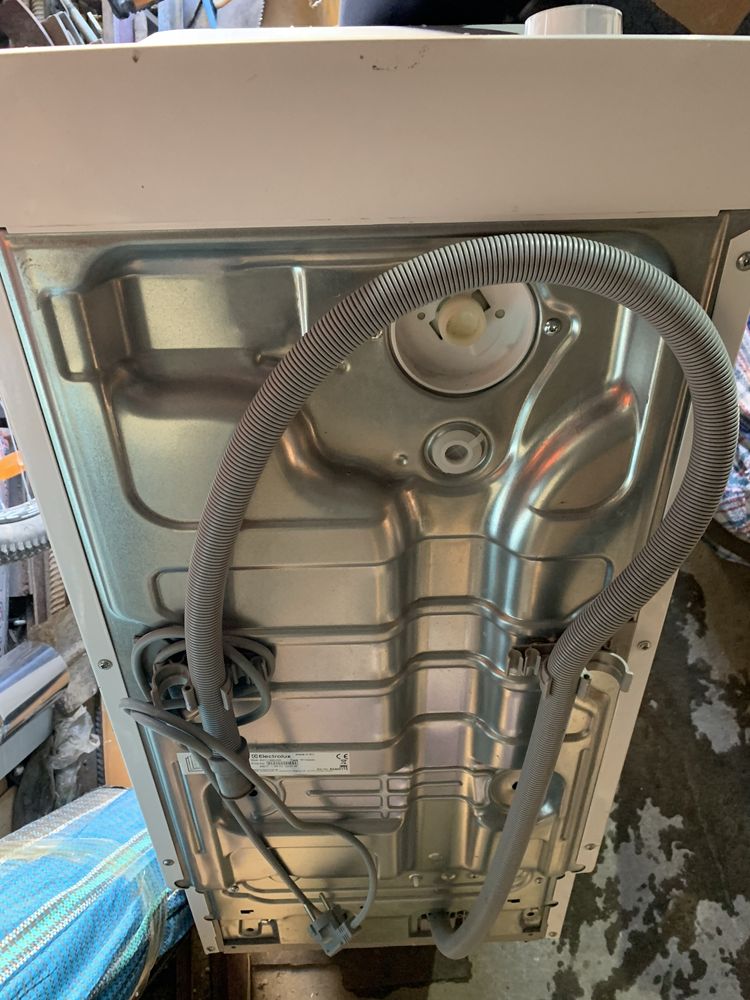 Вертикальна пральна машина Electrolux EWT11366HGW