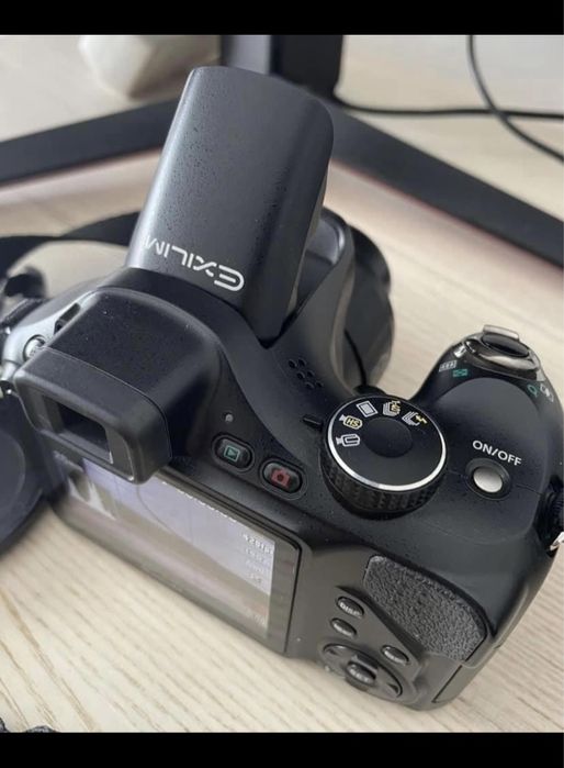 Câmara fotográfica Fujifilm finepix s1500 e Casio exilim ex-fh20