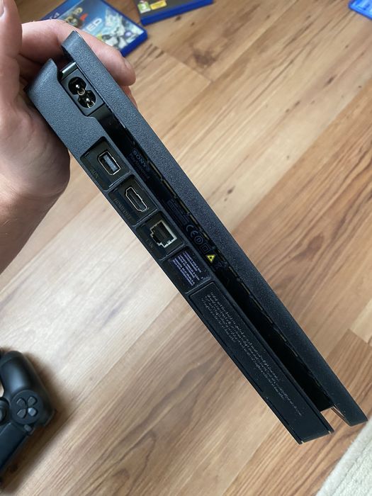 PlayStation 4 Slim 1TB +2 DualShock