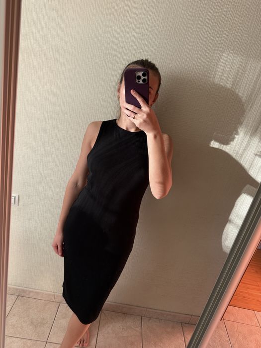 Жіноча сукня в рубчик, чорна