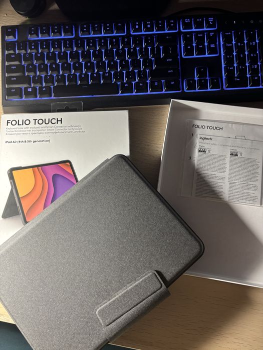 Logitech Folio Touch Ipad Air ( 4 i 5 generacja)