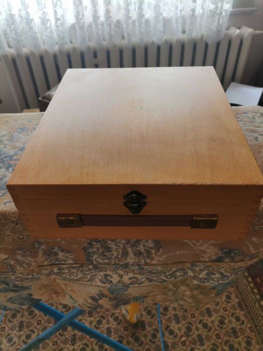 Stara skrzynka pudełko z rączka , z przegródkami