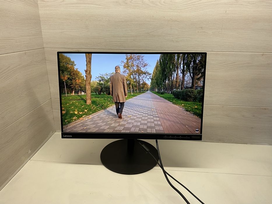 Монітор Lenovo ThinkVision T23i-10 — 23" IPS, без дефектів