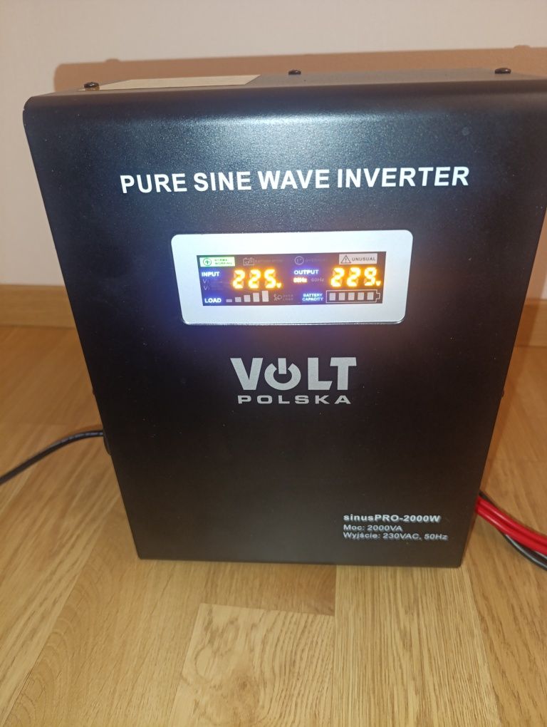 Гібридний ДБЖ/інвертор Volt Polska SINUS PRO 2000 W 24/230V 1400/2000W