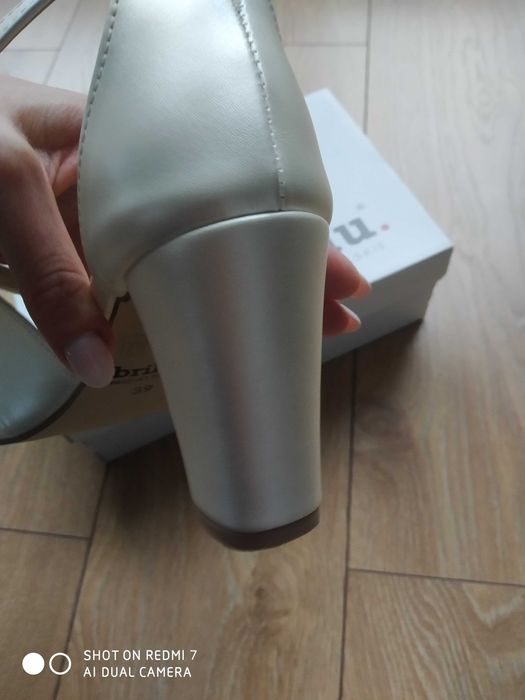 Perłowe buty ślubne marki Brilu r. 39 - stan bardzo dobry