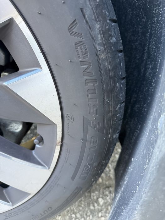 Pneus 235 / 50 / 19 99v Hankook meio uso