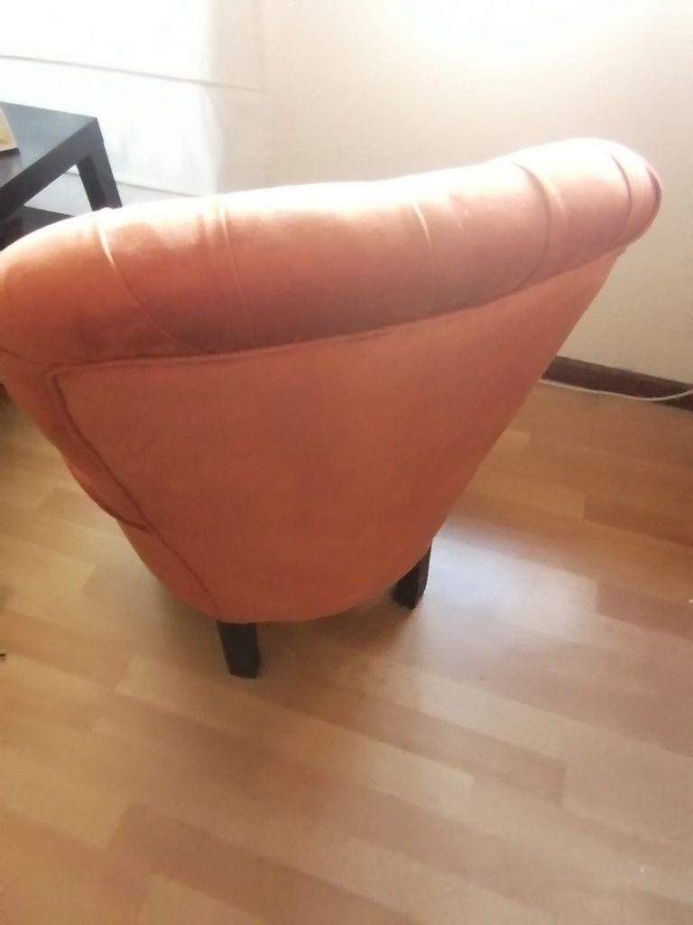 Sofá com chaiselong e cadeirao