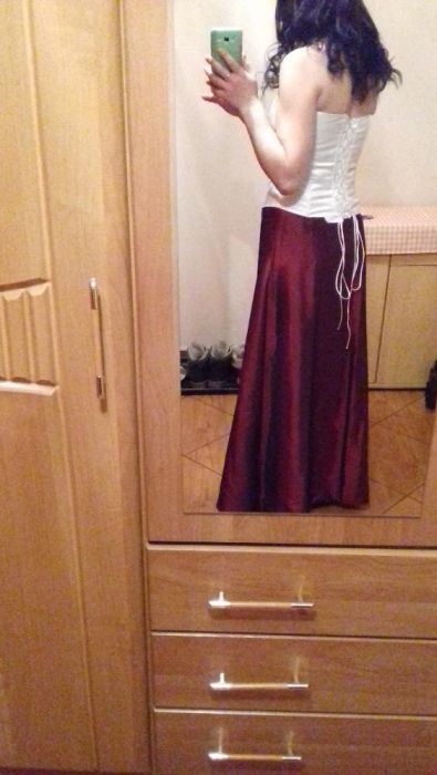 Długa suknia z gorsetem