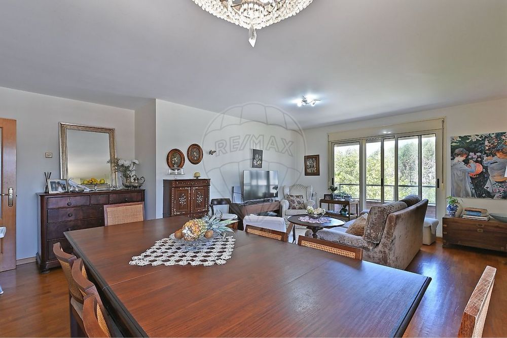 Apartamento T4 de três frentes