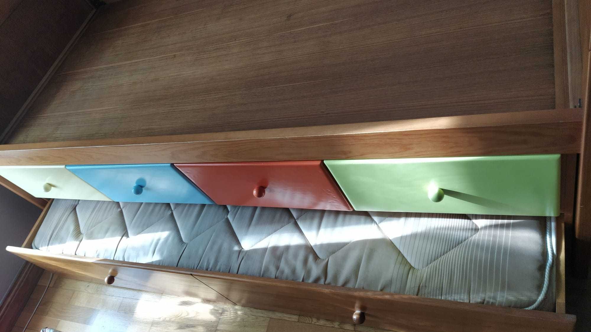 Cama solteiro de madeira com gavetas