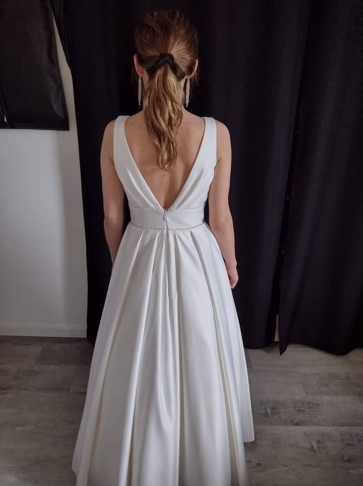 Klasyczna suknia ślubna z tkaniny mikado, literka A, Ivory