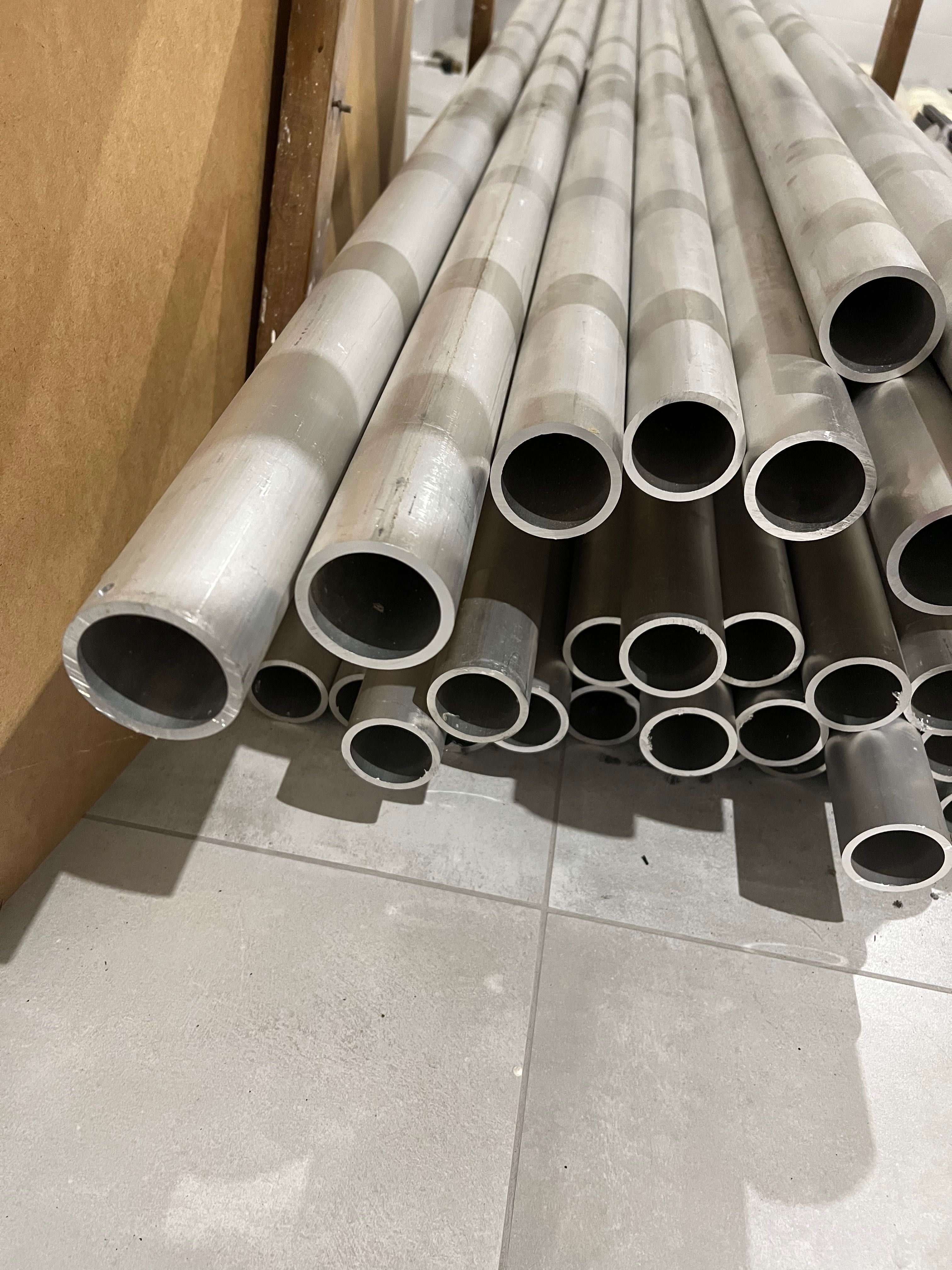 Słupki ogrodzeniowe aluminiowe   FI 60 mm 199 cm