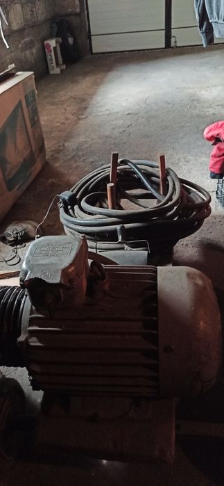 Sprzedam silnik 7.5 kW na wózku.