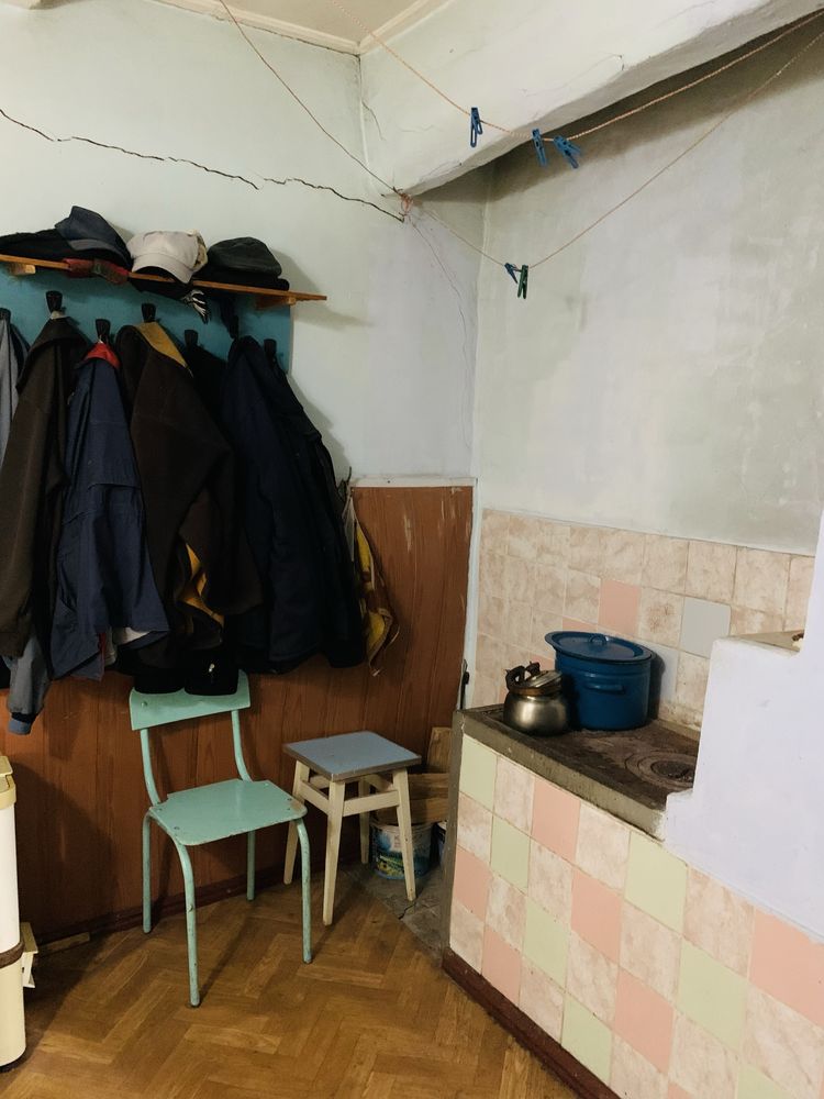 Продаю будинок та присадибну ділянку 10 соток.