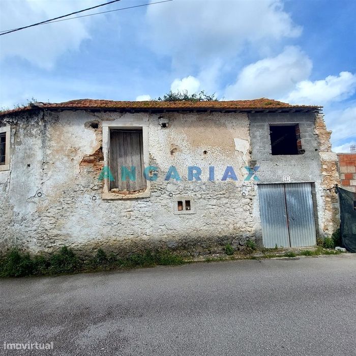 ANG1369 - Arrecadação para Venda em Juncal, Porto de Mós