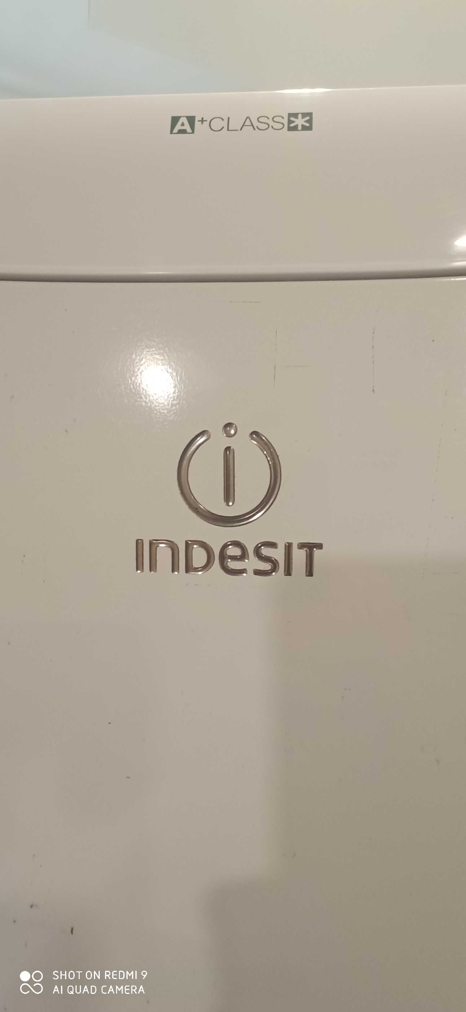 Do sprzedania lodówka Indesit w bardzo dobrym stanie.