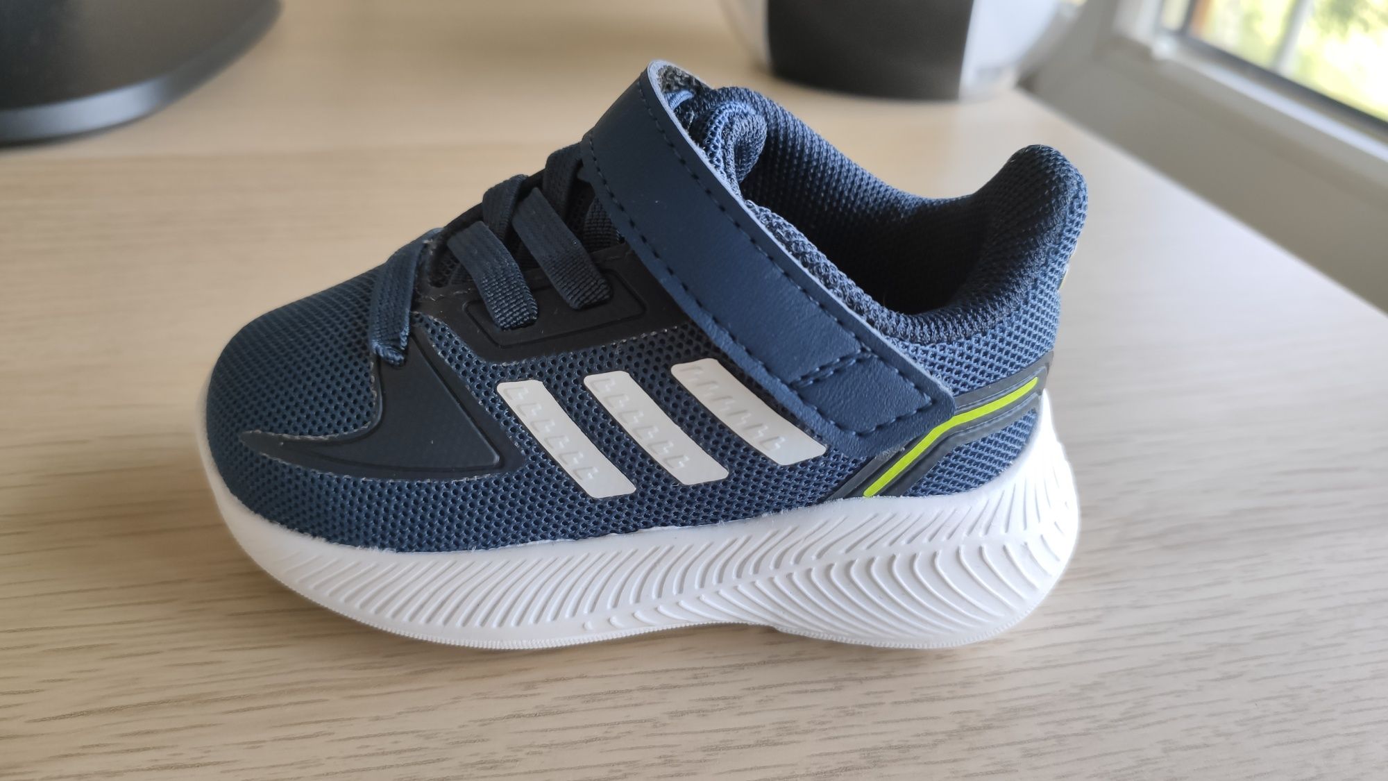 Buty Adidas nowe, 18