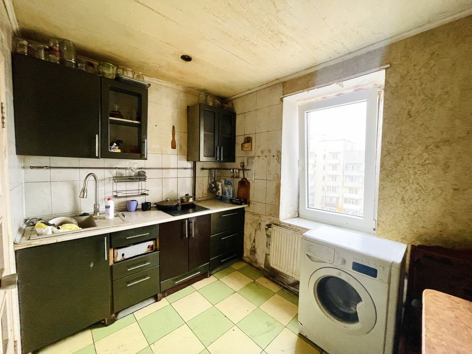 Продаж дво кімнатної квартири покращеного планування під ремонт !