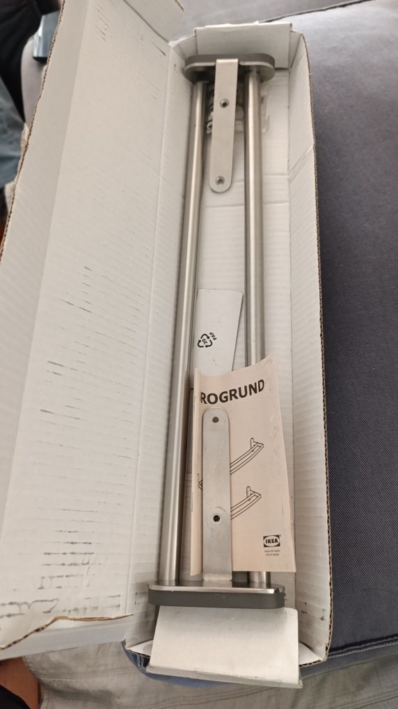 Toalheiro, aço inoxidável, 67 cm.
Toalheiro, aço inoxidável, 67 cm