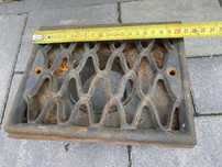 Właz żeliwny kratka metalowa 210x165x65mm