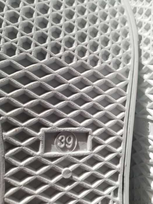 Sapatos slip on NOVOS