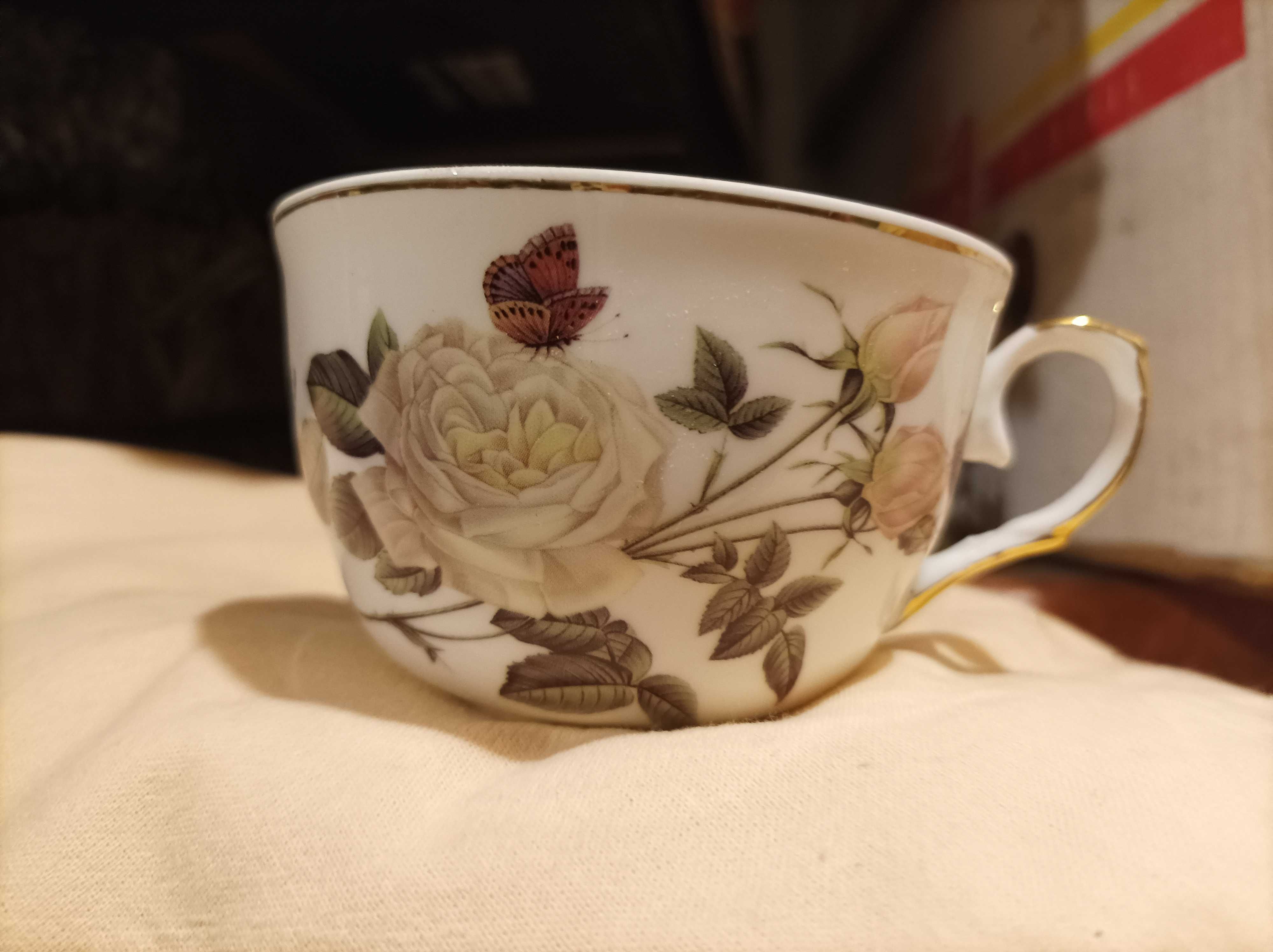 Czajnik porcelana z filiżankami