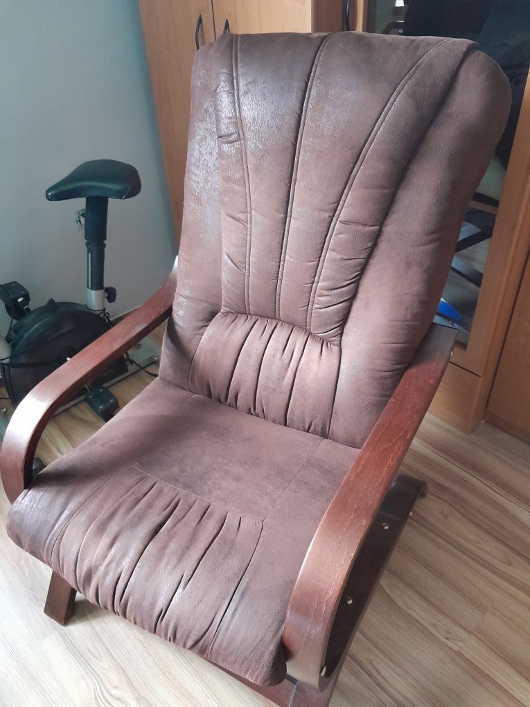 Fotel typu finka brązowy