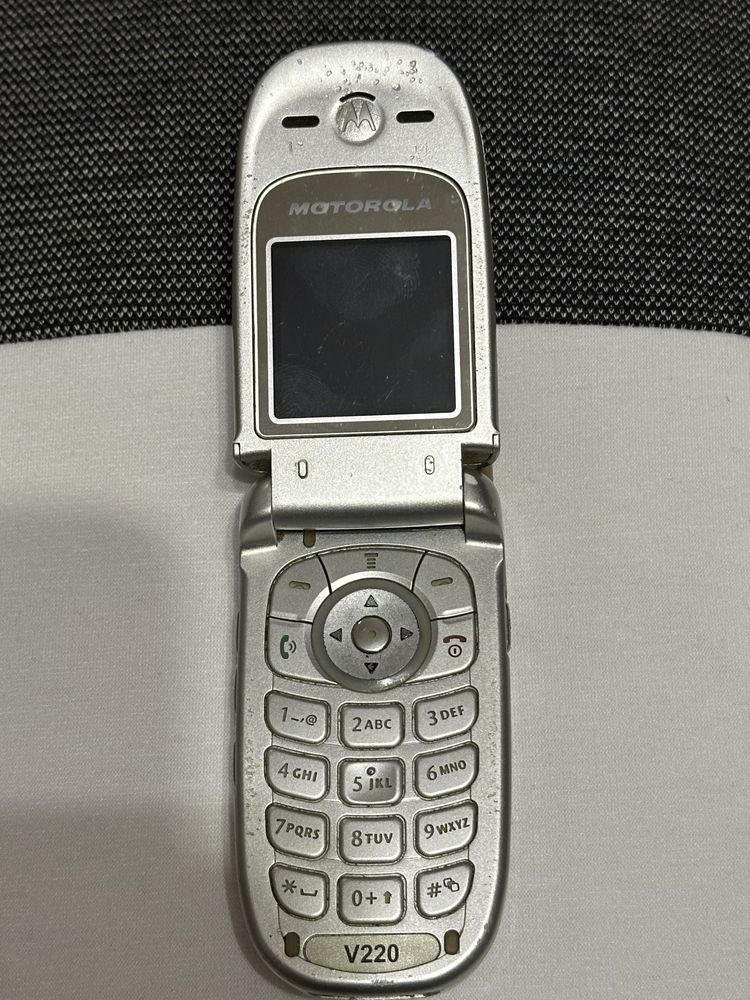 Телефон Motorola V220