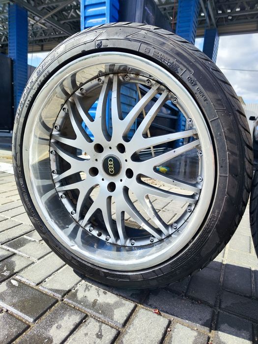 Диски Audi 22 радіус, з шинами 265 40 22