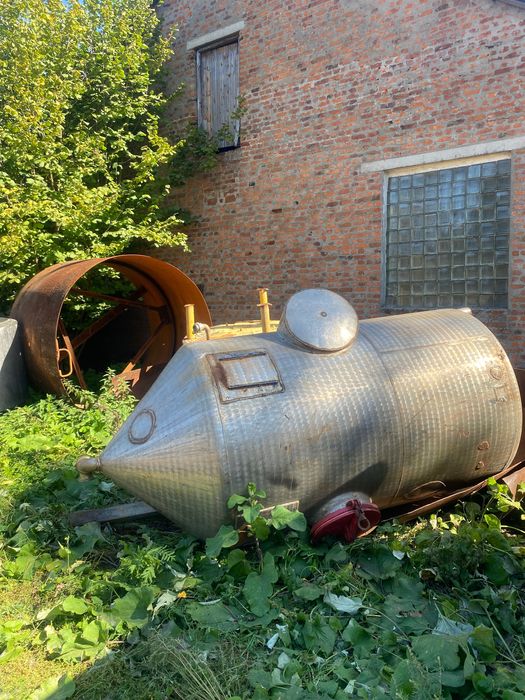 Ёмкость с пищевой нержавейки около 3-4 куб