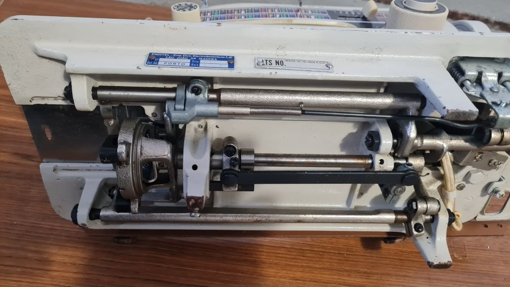 Maquina de costura  OLIVA  electricaica.