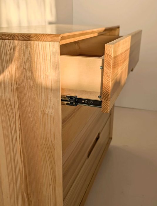 Комоди / Комоди в кімнату / Красивий комод