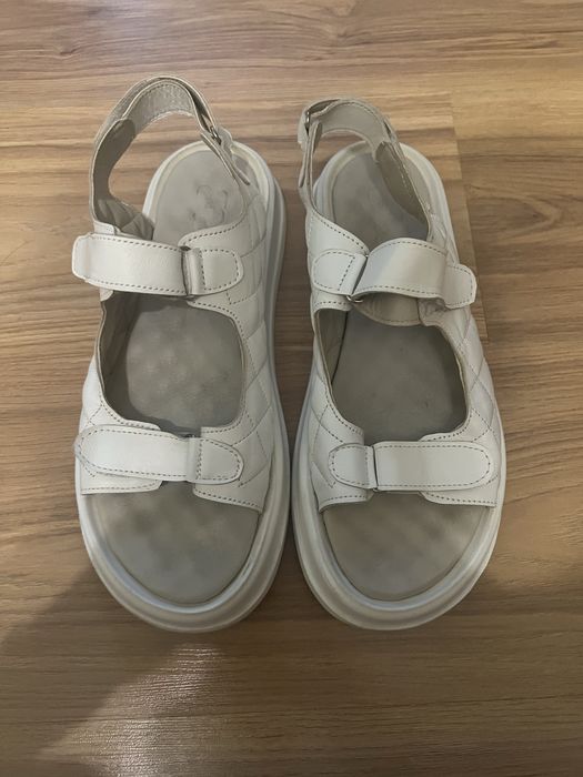 Кожані босоніжки на липучках