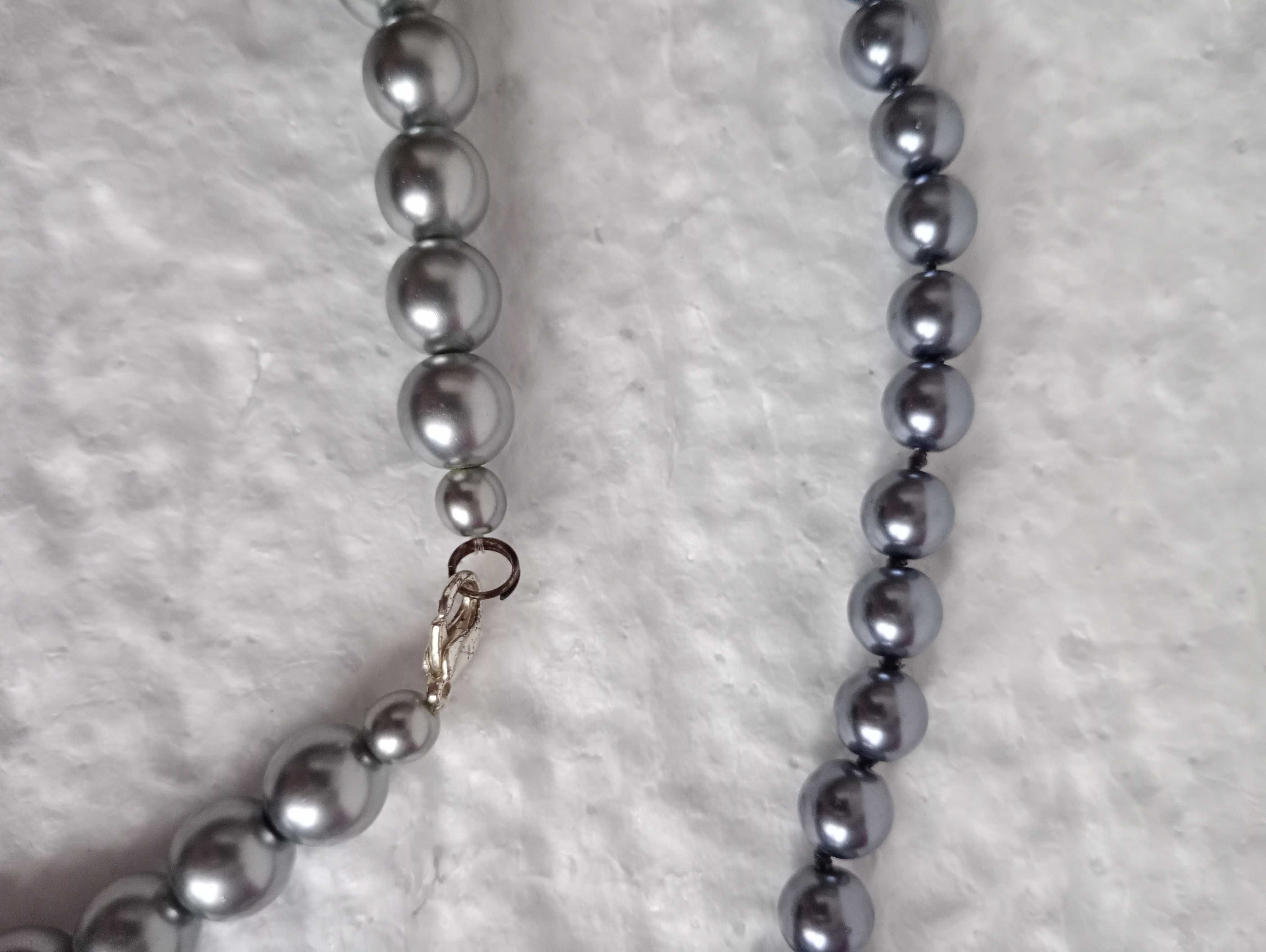 Komplet biżuterii w odcieniach szarej perły