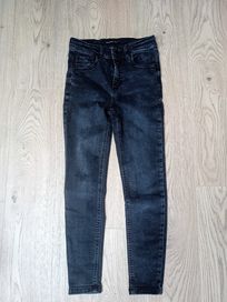 Reserved czarne jeansy rurki skinny 134