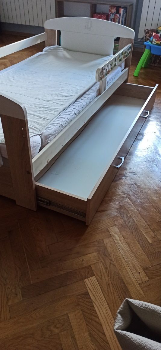 Łóżko dziecięce pojedyncze 160x80 + materac + ochraniacz materaca