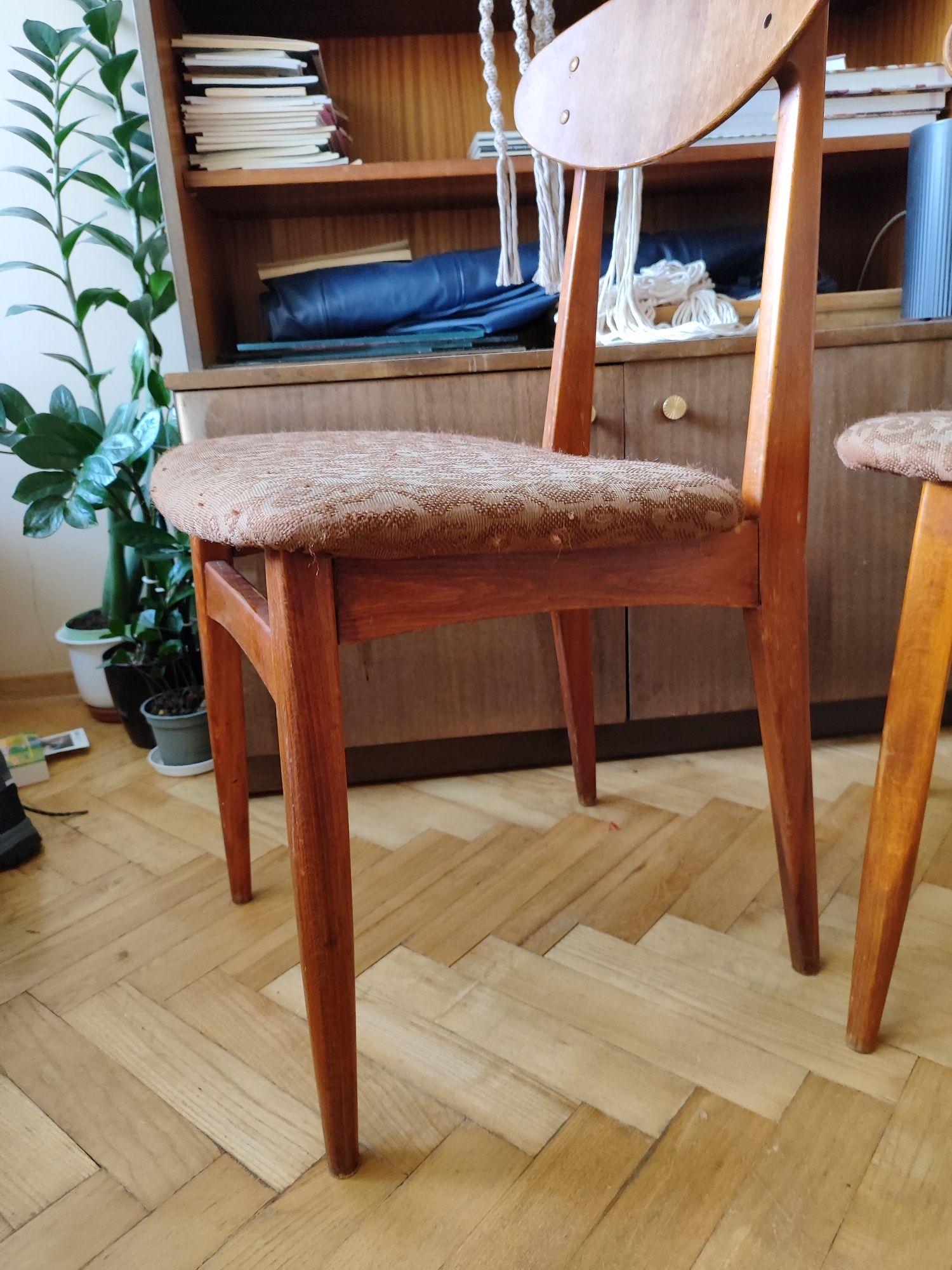 Krzesła tapicerowane Hałas vintage prl