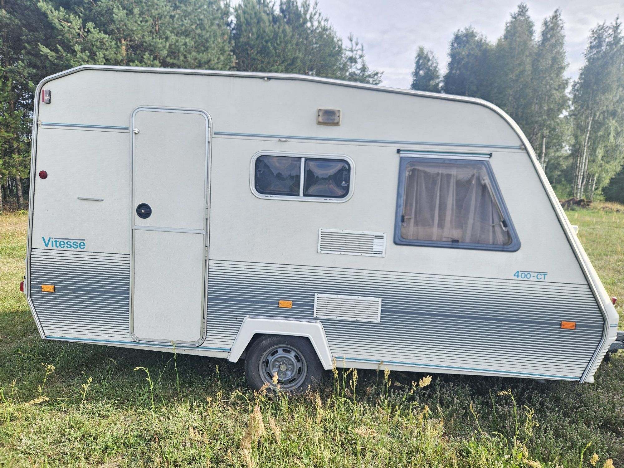 Przyczepa kempingowa Beyerland Vitesse 1000Dmc z 1994r z przedsionkiem