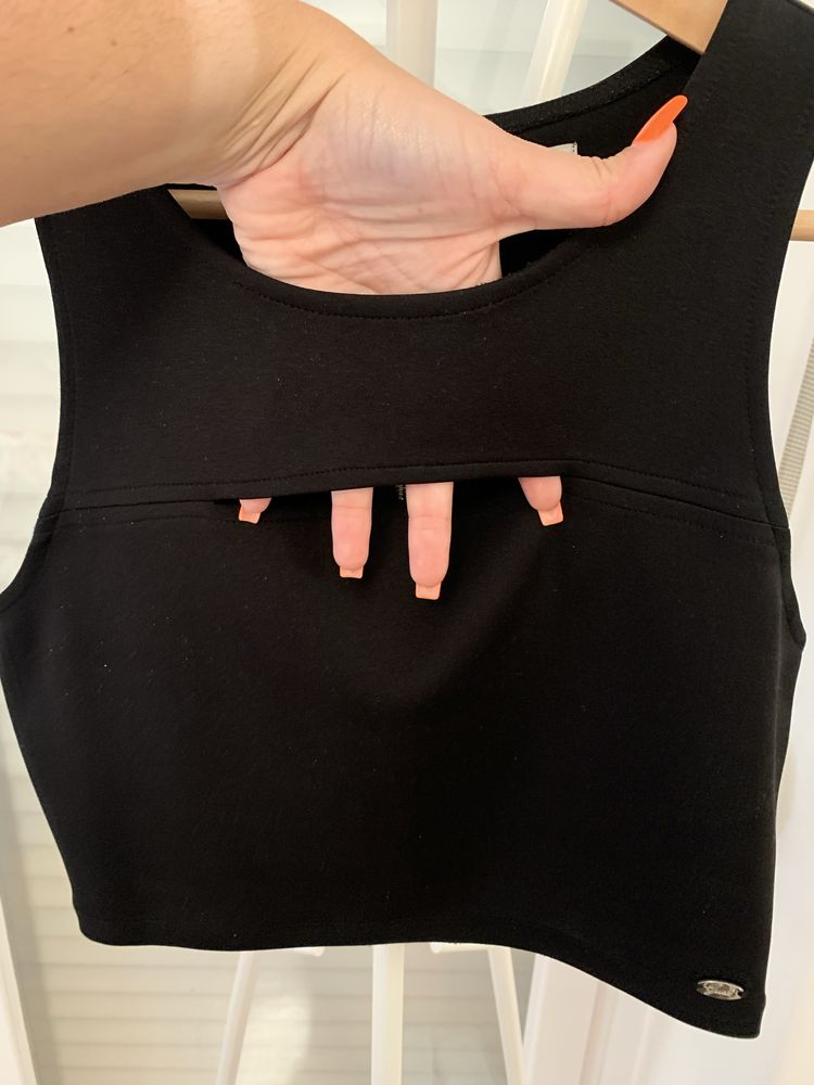 Top Cropped Guess