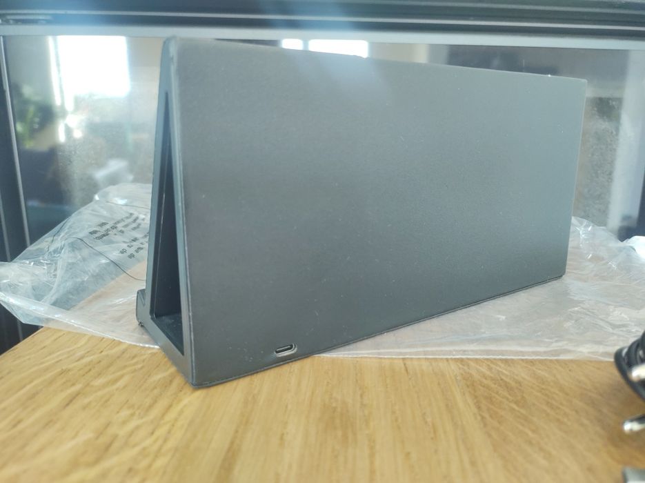 Skórzany organizer na biurko z Ładowarką