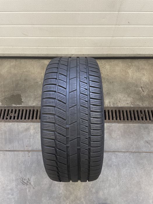 1x Opona Zimowa 235/45 R17 Toyo