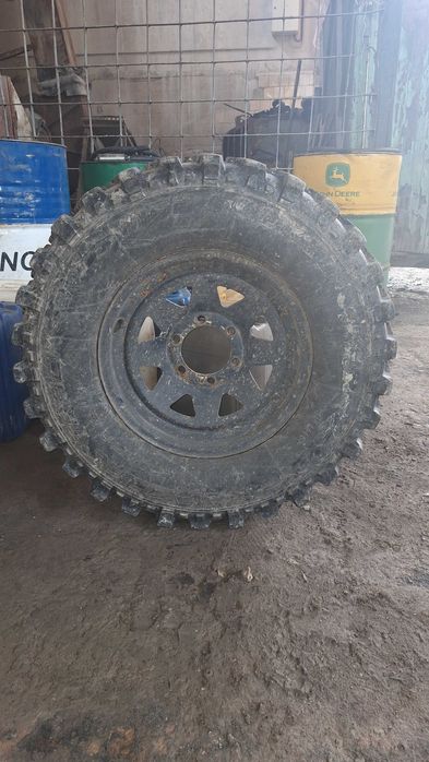 Продам резину 235.85.16