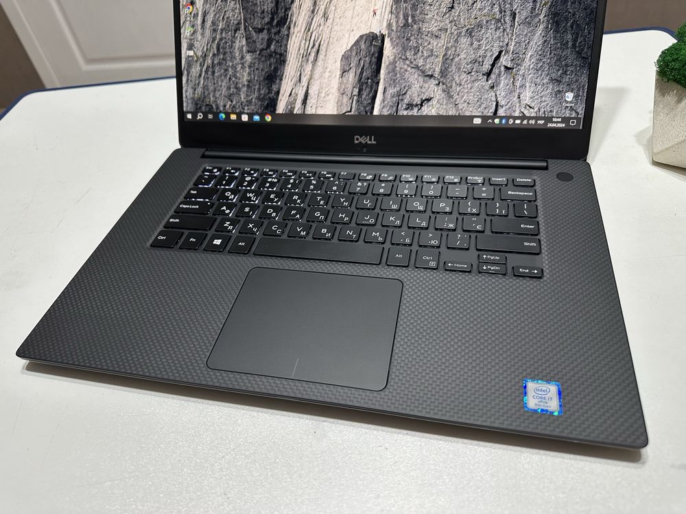 DELL Precision 5530 15,6"FHD IPS| i7-8850H|32 DDR4|SSD512Gb|NVIDIA 4Gb