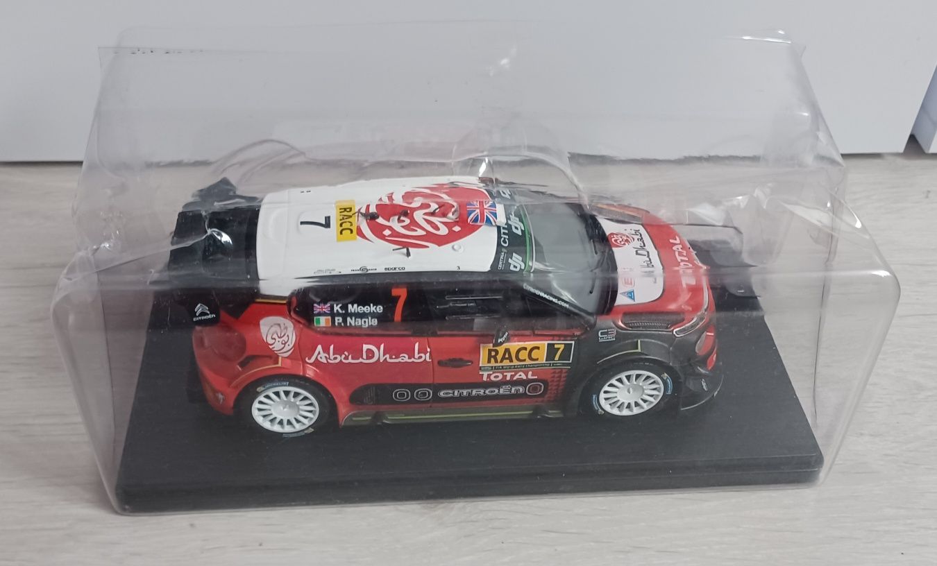 Dwa modele samochodów.Fird Fiesta i Citroen C3
