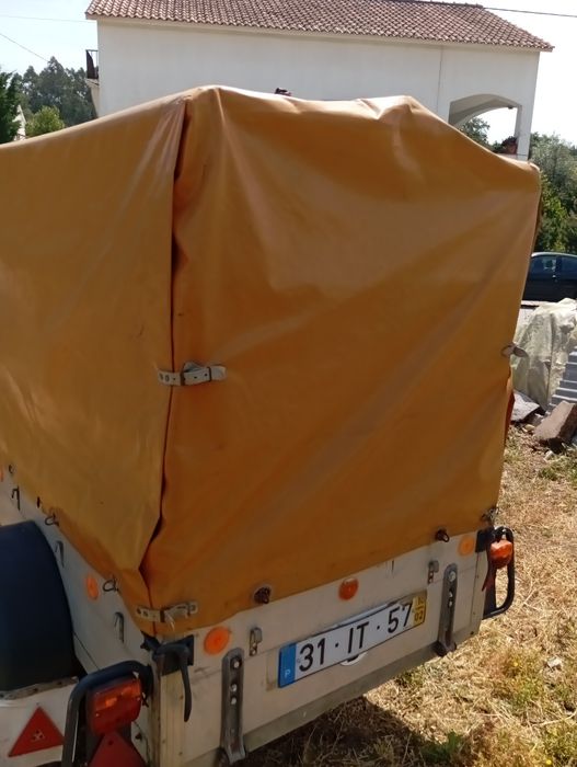 Reboque para transporte de animais