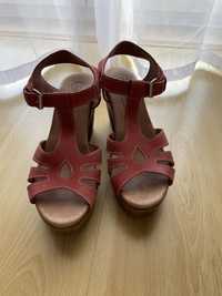 Sandálias vermelhas Tam. 38