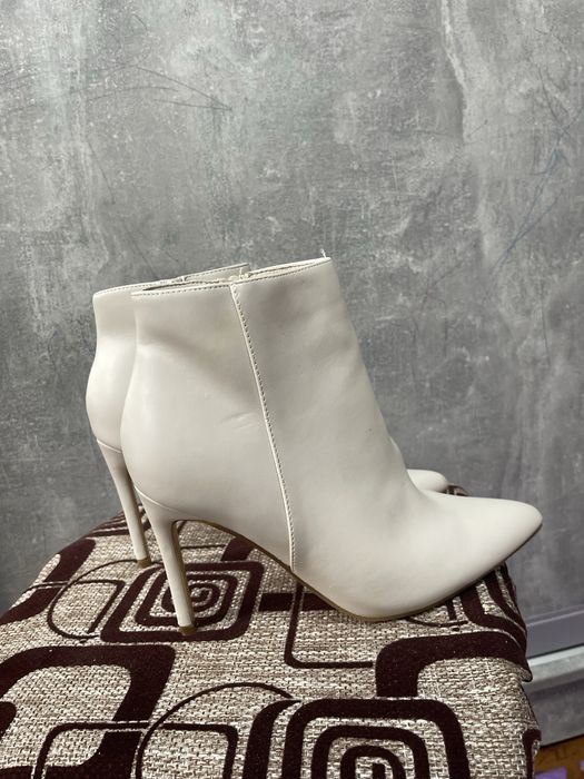 Весільні ботінки на підборі