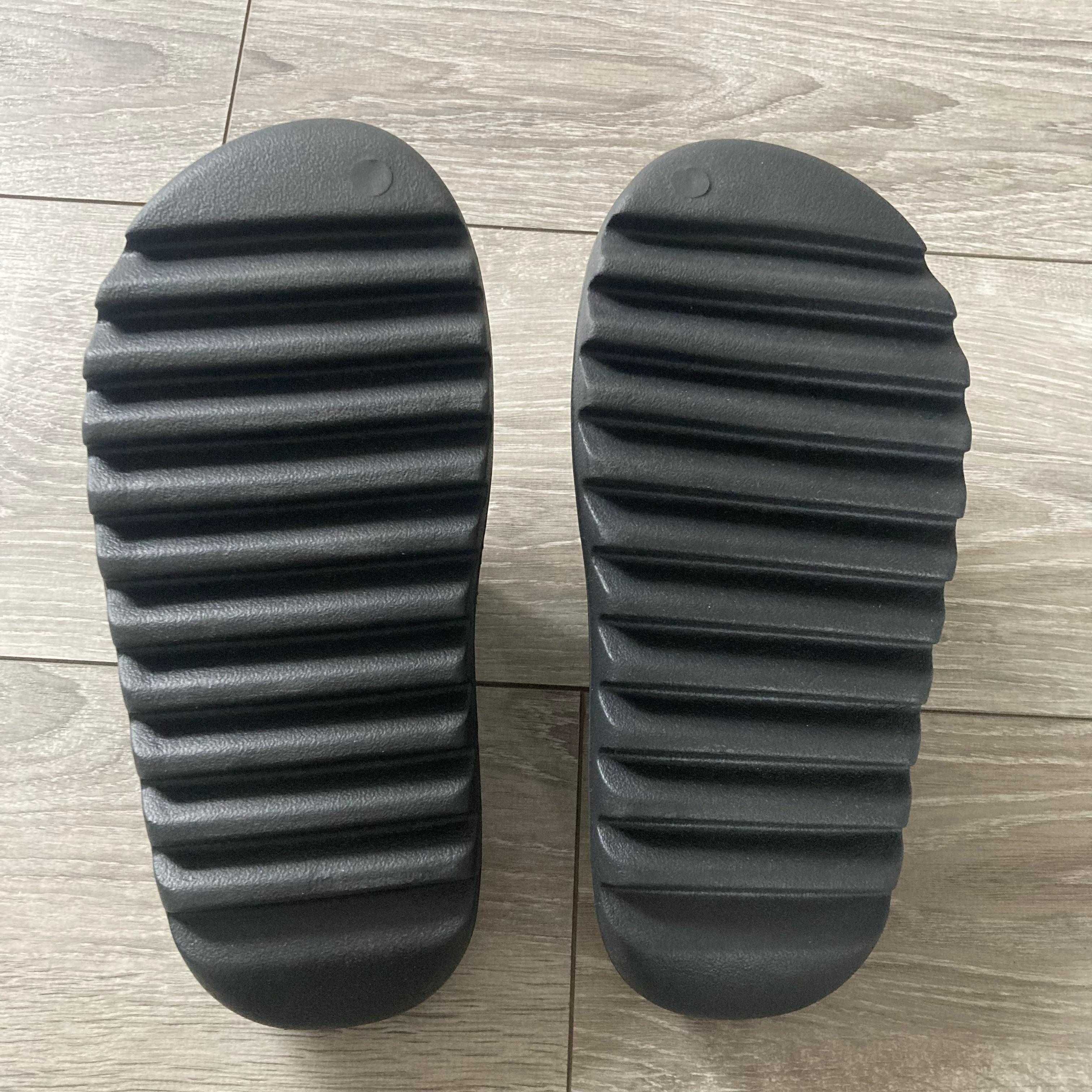 Yeezy Slide Onyx 44