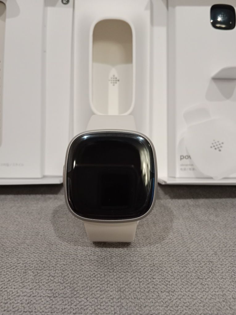 Смарт-годинник Fitbit Sense 2 Lunar White/Platinum (FB521SRWT)