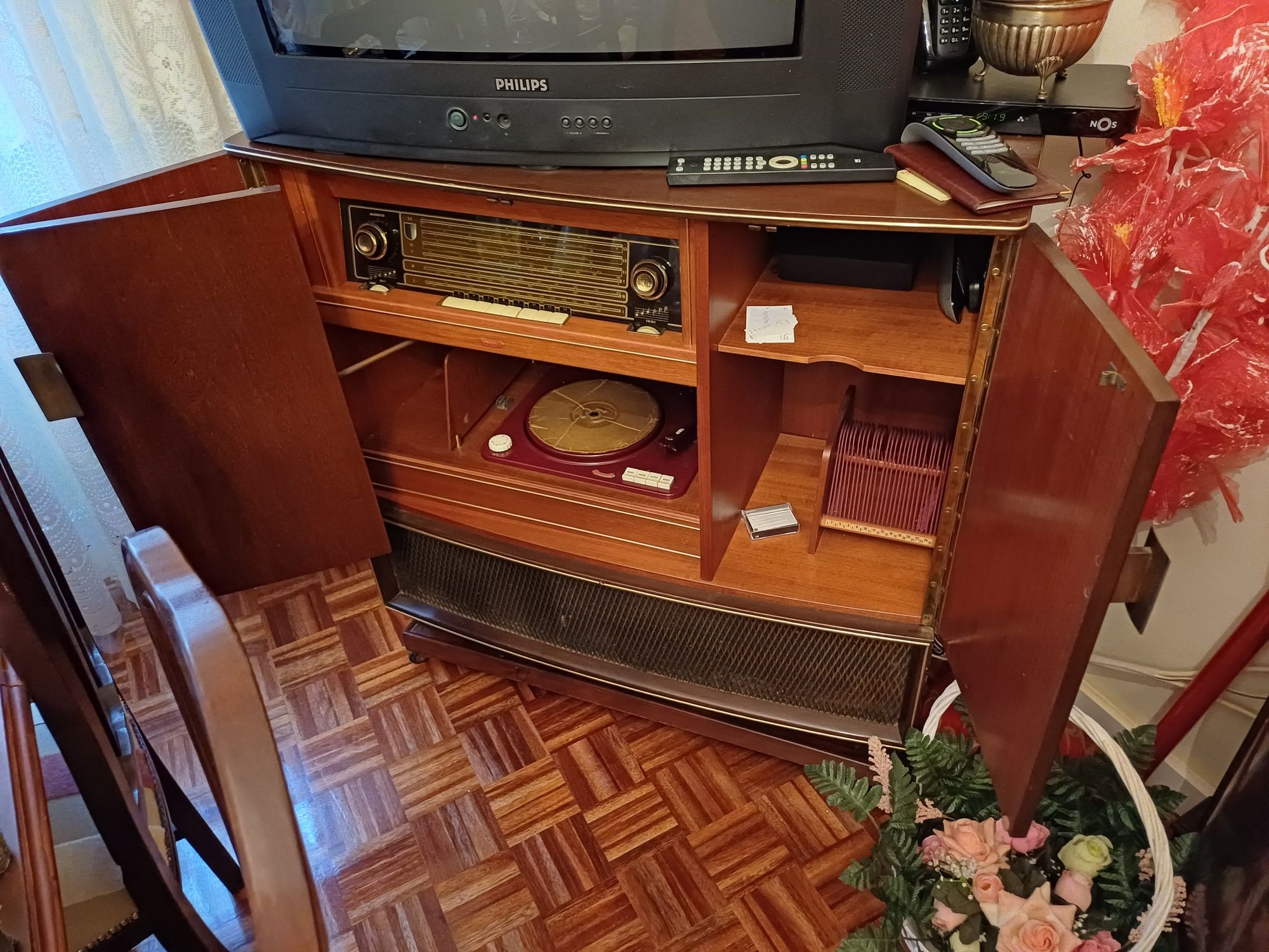 Movel Tv, rádio e leitor discos